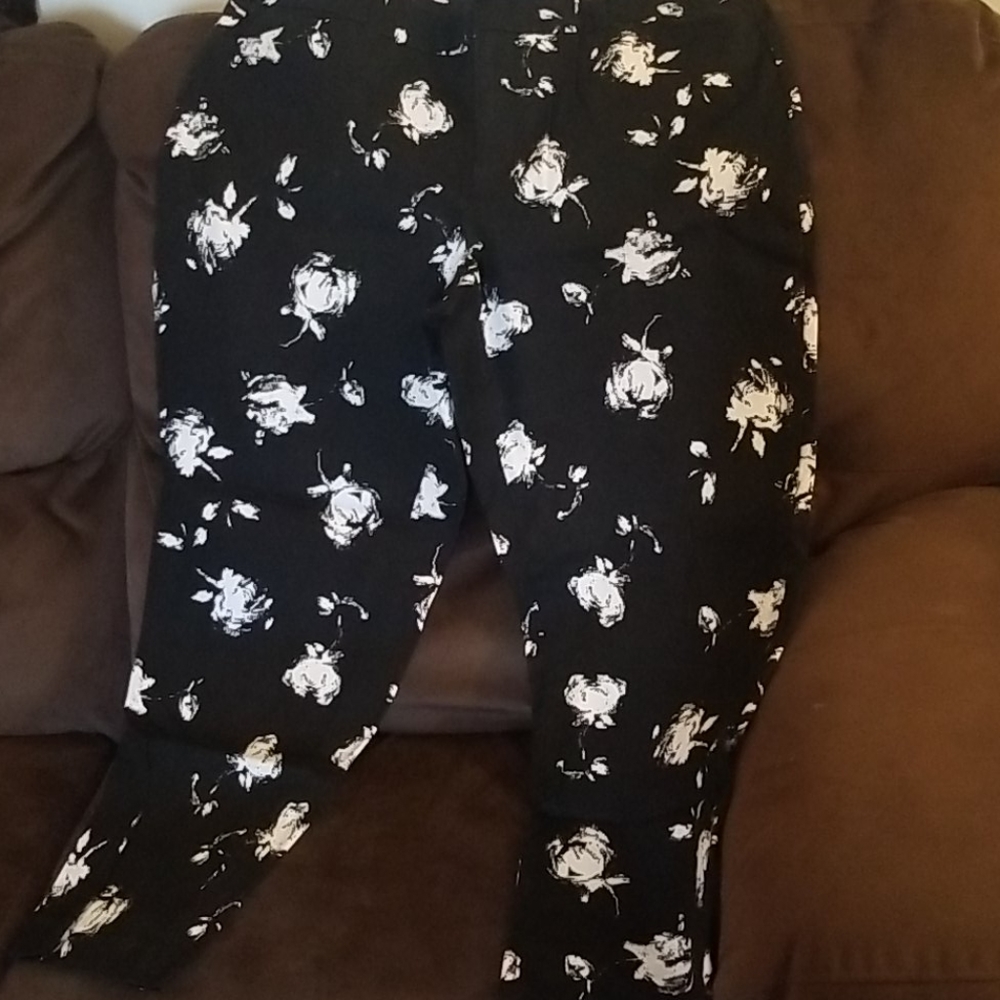 Floral ankle pants